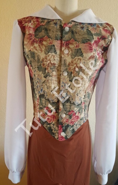 Floral-and-white-tunic-656x1024